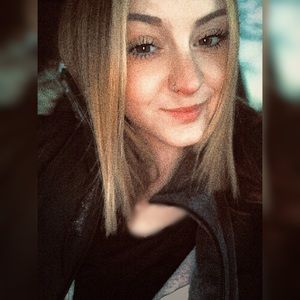 Meet your Posher, Alexia